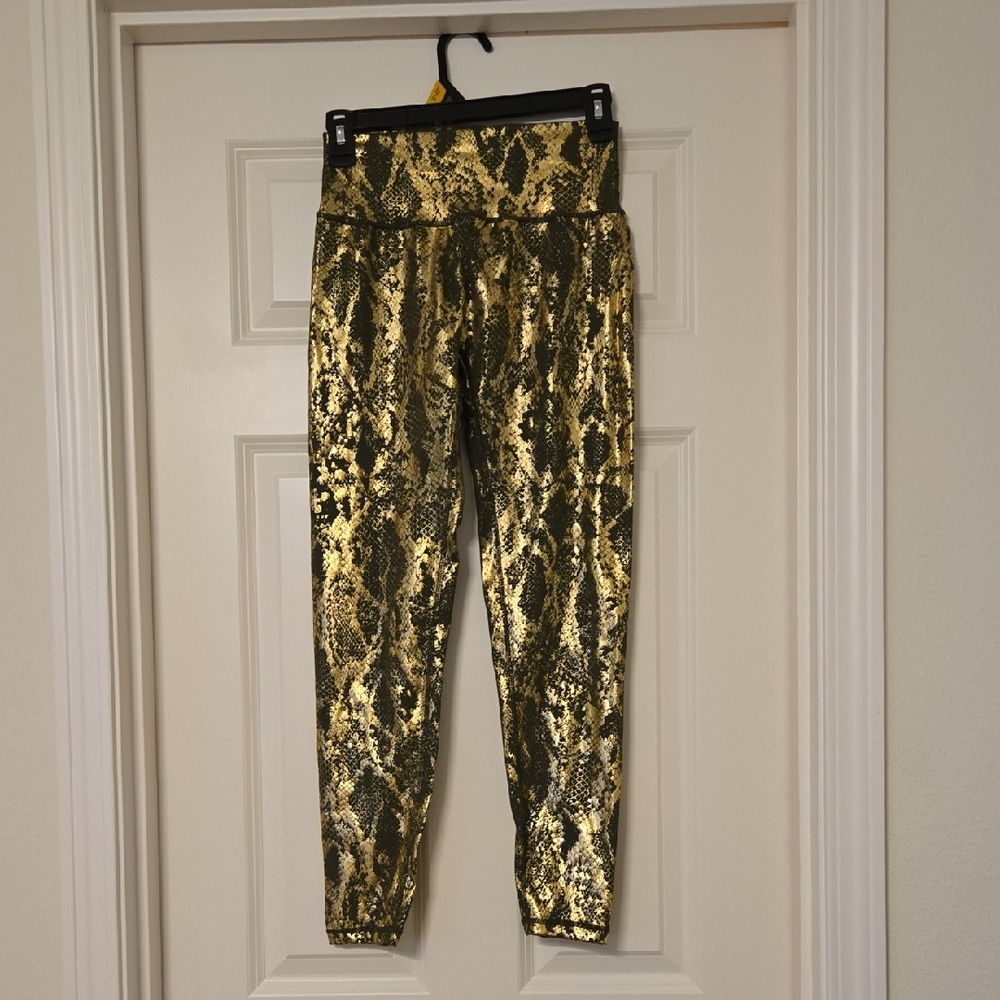 BuffBunny Metallic Gold Patterned Leggings